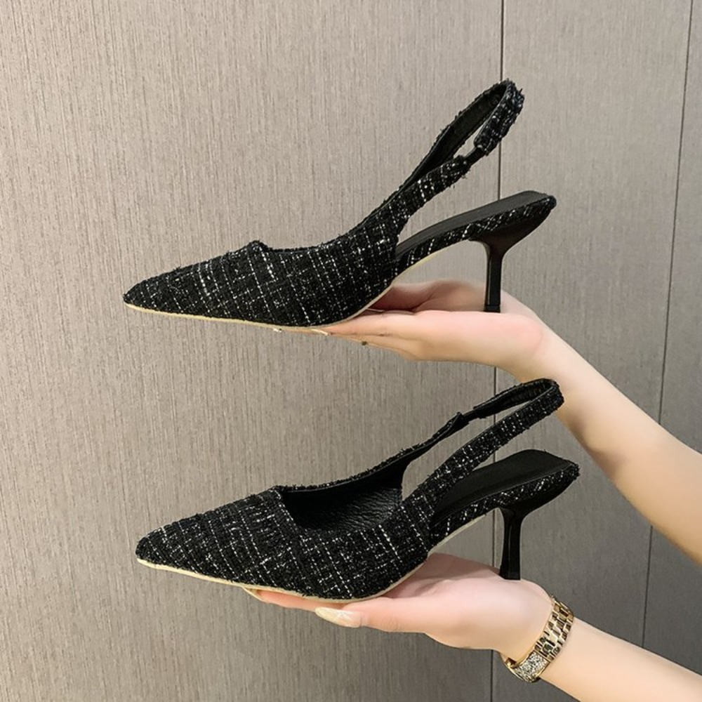 Home Office Inspiration - Élégantes Sandales à Talons Hauts pour
